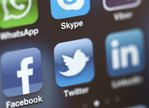 如果 Facebook 是个苹果,那 Twitter 要做一只橘子