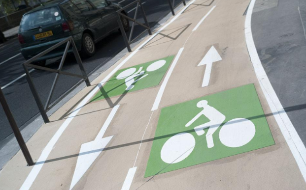 共享单车满大街跑，但专用自行车道在哪里呢？        